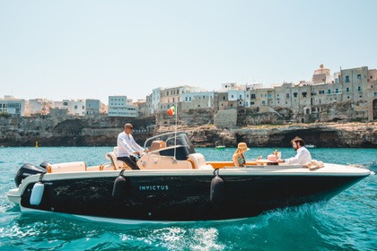 Charter Motorboat Capoforte Invictus FX270 Polignano a Mare