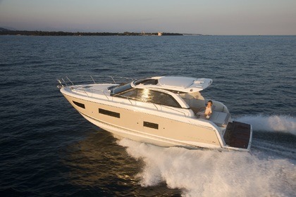 Hire Motorboat Jeanneau Leader 40 Pula