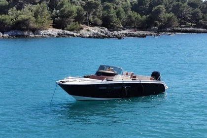 Location Bateau à moteur Invictus CX 240 Fréjus