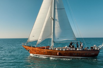 Noleggio Barca a vela Mostes One off classic wood yacht Lido di Ostia