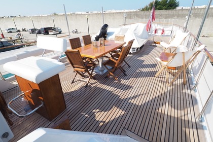 Verhuur Motorjacht Van Der Beldt Navetta 27 Round Stern Napels