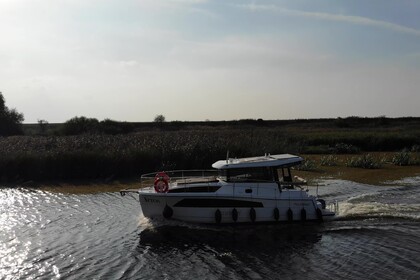 Charter Motorboat Masuria Yachts Neon 910 Malbork