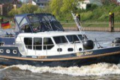 Hire Houseboat Custom Gruno 30 Classic Töplitz