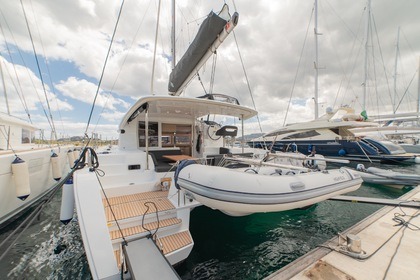 Charter Catamaran Lagoon Lagoon 40 (4 cab) Cugnana Verde