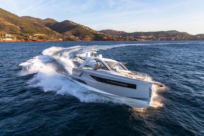 Charter Motorboat Jeanneau DB 37 Hyères