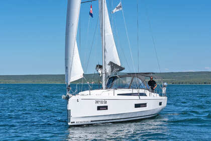 Hire Sailboat Bénéteau Oceanis 40.1 - 3 cab. Skradin