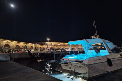 Charter Motorboat Mochi Craft Dominator 31 Piraeus