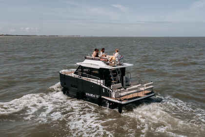 Charter Houseboat Cobra Futura 40 Grand Horizon Makkum