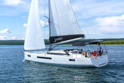 Hire Sailboat Jeanneau Sun Odyssey 490 - 5 + 1 cab. Skradin