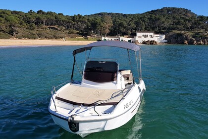 Hire Motorboat BENETEAU 5.5 Flyer SunDeck - Platja d'Aro Platja d'Aro