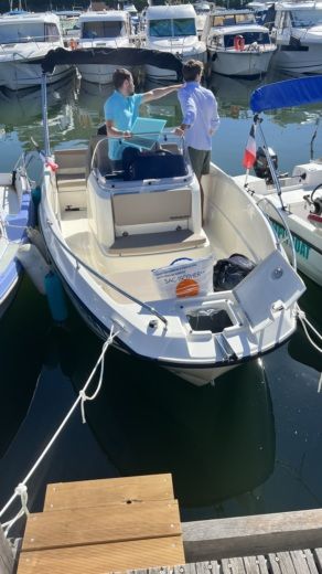 Mandelieu-la-Napoule Motorboat Quicksilver Activ 555 Open alt tag text