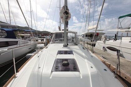 Hire Sailboat BENETEAU OCEANIS 35.1 Tortola