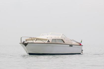 Noleggio Barca a motore Chris craft Supercatalina 28 Trieste