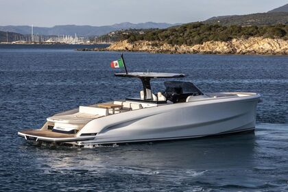Hire Motorboat Solaris 44 open Golfe Juan