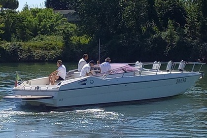 Hire Motorboat Benetti Off-Shore 37 Fiumicino