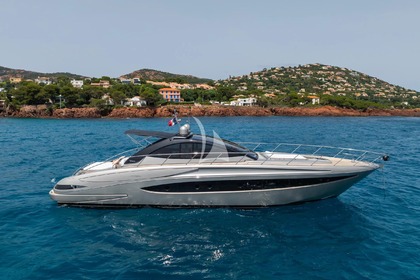 Charter Motor yacht Riva Riva 63 Vertigo Saint-Raphaël