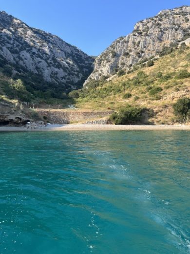 Makarska Motorboat Invictus 240cx alt tag text