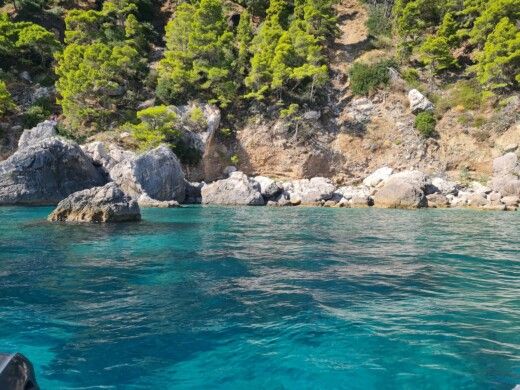 Sorrento Motorboat Comena Cabin 25 alt tag text