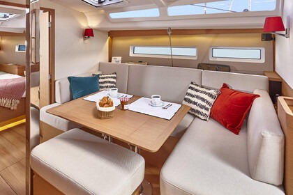 Hyra båt Segelbåt  Sun Odyssey 440 Laurion