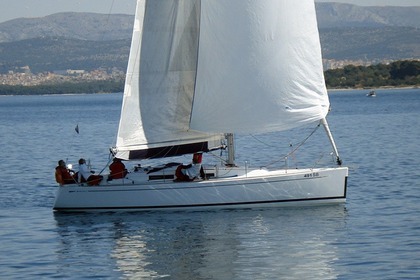 Rental Sailboat GRAND SOLEIL 37 R Šibenik