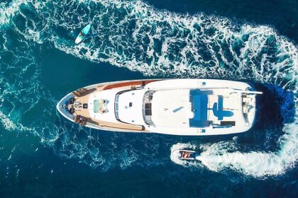 Hire Motor yacht with jacuzzi and sky bar from capri Capri