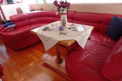 Noleggio Yacht a motore Raffaelli Kubang 57 Marina di Ragusa