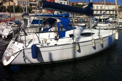 Rental Sailboat KIRIE - FEELING FEELING 30 Marseille