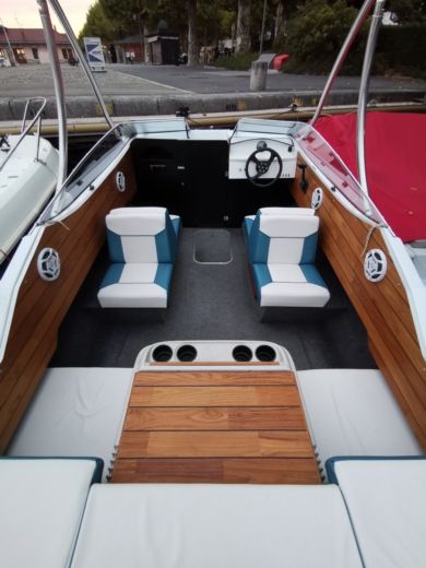 Motorboat BAYLINER CAPRI SPORT Boat layout