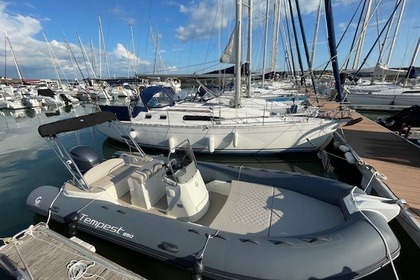 Location Semi-rigide Capelli Tempest 650 open Pornic