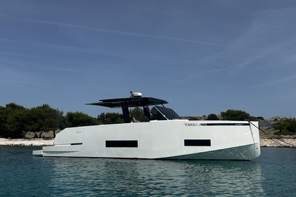 Noleggio Barca a motore DeAntonio Yachts D 42 Open Vodizze