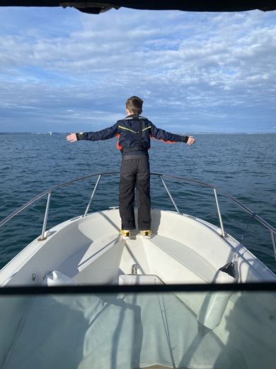 Pléneuf-Val-André Motorboat Boston Whaler outrage 22 alt tag text