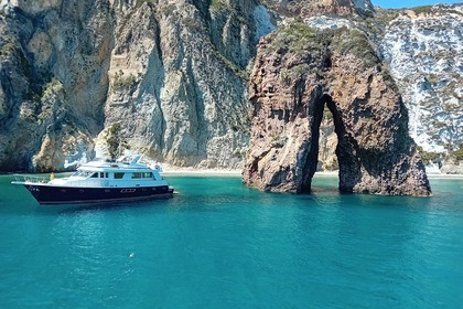 Noleggio Barca a motore Hatteras M/Y 70 Ponza