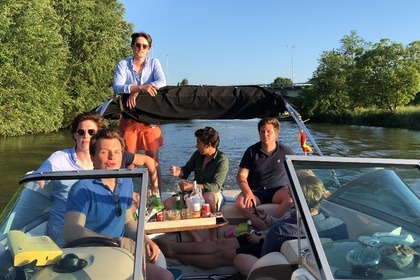 Charter Motorboat Chaparral 236 ssi Deinze