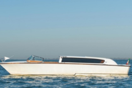 Charter Motorboat Barca standard in vetroresina Standard boat Venice