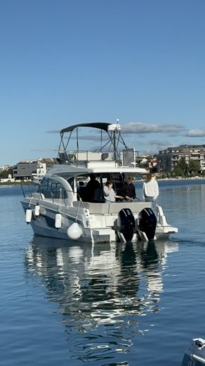 Medolino Motorboat Beneteau Antares 11 Fly alt tag text