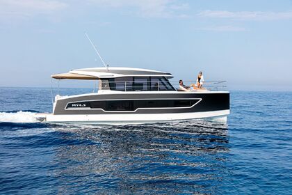 Charter Catamaran Fountain Pajot MY4S Taranto