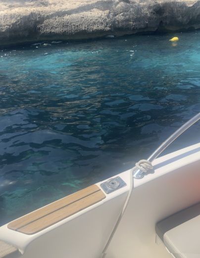 Fornells Motorboat Jeanneau JEANNEAU CAP CAMARAT 625 OPEN alt tag text