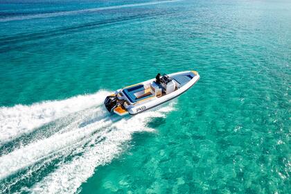 Alquiler Neumática Renier R8 Tourer Porto Rotondo