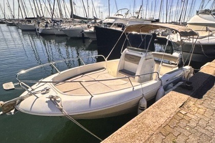 Hire Motorboat Mingolla 25 open Cap d'Agde