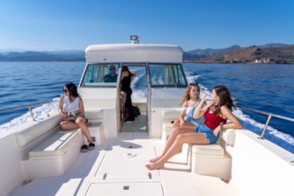 Miete Motorboot UAE Dolphin deluxe 3300 Chania