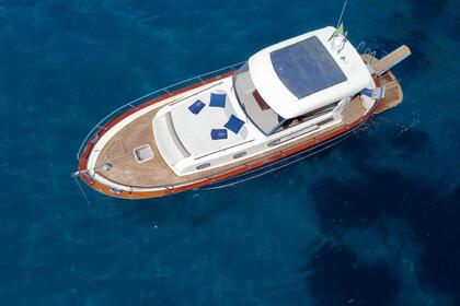 Location Bateau à moteur Fratelli Aprea 38 luxury gozzo sorrentino Capri