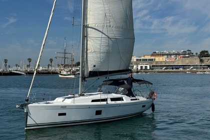 Hire Sailboat Hanse 388 Cascais