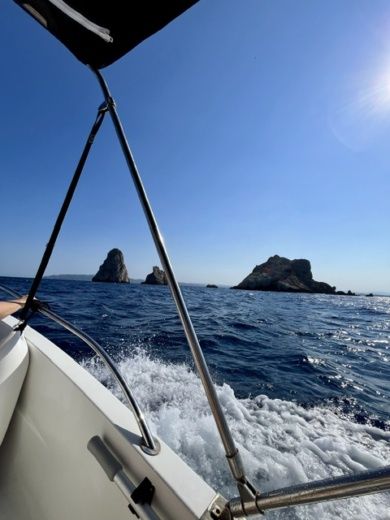 L'Escala Without license Jeanneau Cap camarat 4.7 alt tag text