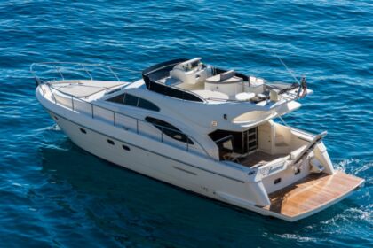 Charter Motorboat FERRETTI 430 Fly Split