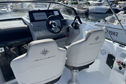 Charter Motorboat Jeanneau Cap Camarat 7.5 Wa Les Issambres
