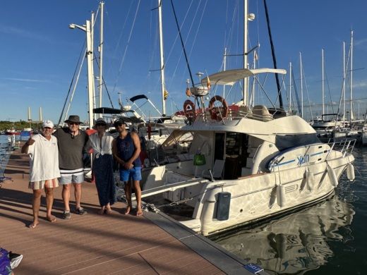 Puerto de Alcudia Motorboat Jeanneau Prestige 32 alt tag text