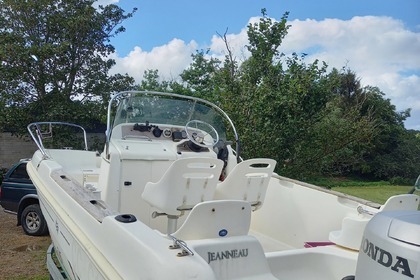 Hire Motorboat Jeanneau Cap Camarat 5.45 Plourhan