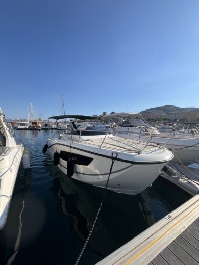 Motorboat Quicksilver Activ 875 Sundeck Boat design plan