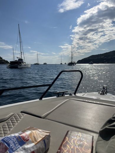 Nice Motorboat Navan S30 alt tag text