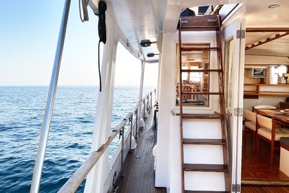 Verhuur Motorjacht AMERICAN MARINE PRIVATE LTD GRAND BANKS 50 Marseille